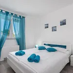 Lovre לאבין