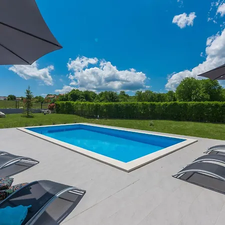 Villa Lovre *